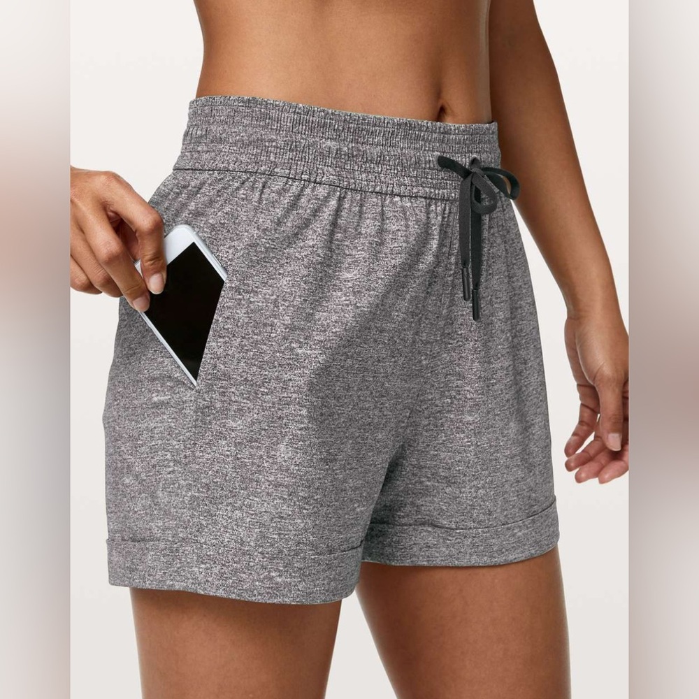 Lululemon Spring Break Away Mid-Rise Short 3” 4 Way Stretch - Picture 2 of 7